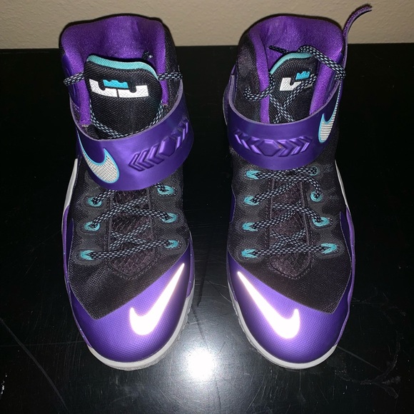 Youth Lebrons soldier 8 - Picture 1 of 2